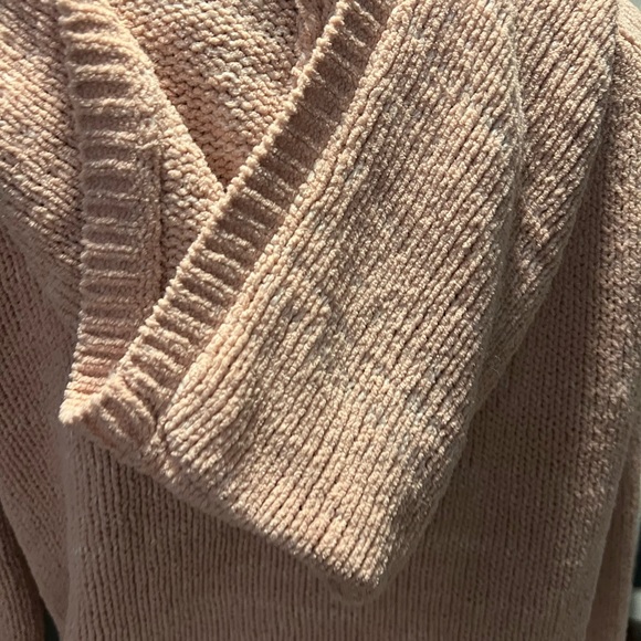 - Pink cable knit, sweater, size small. Perfect for any outfit.Hoodie in t… - Picture 4 of 5